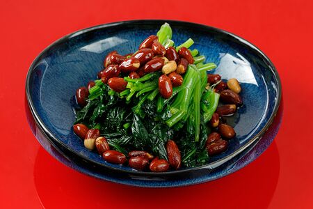 42 Шпинат с арахисом