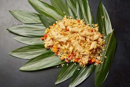 Жареный рис с курицей