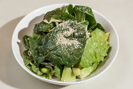 Зеленый салат с авокадо