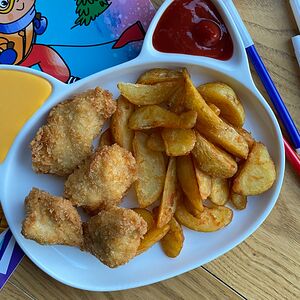 Куринные наггетсы с картофельными дольками