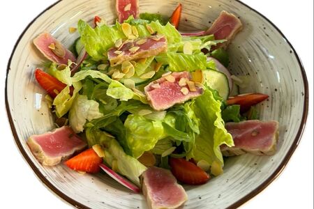 Салат с тунцом