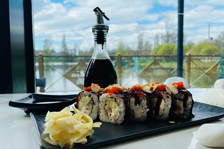 Угорь с миндалем