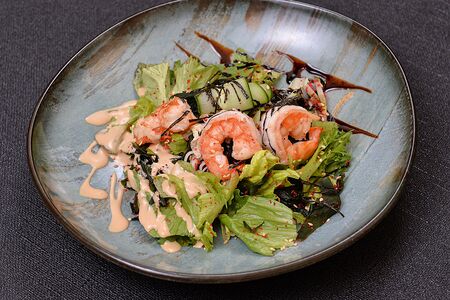  Салат с креветкой