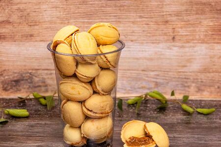 Орешки с вареной сгущенкой