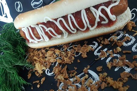 Классический хот-дог из куриной сосиски