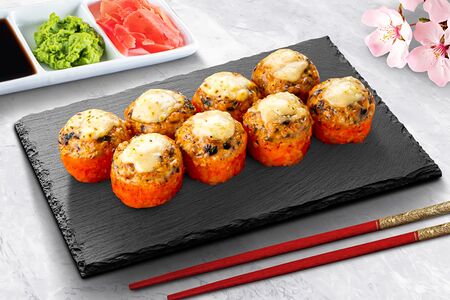 Ролл Маасдам с угрем