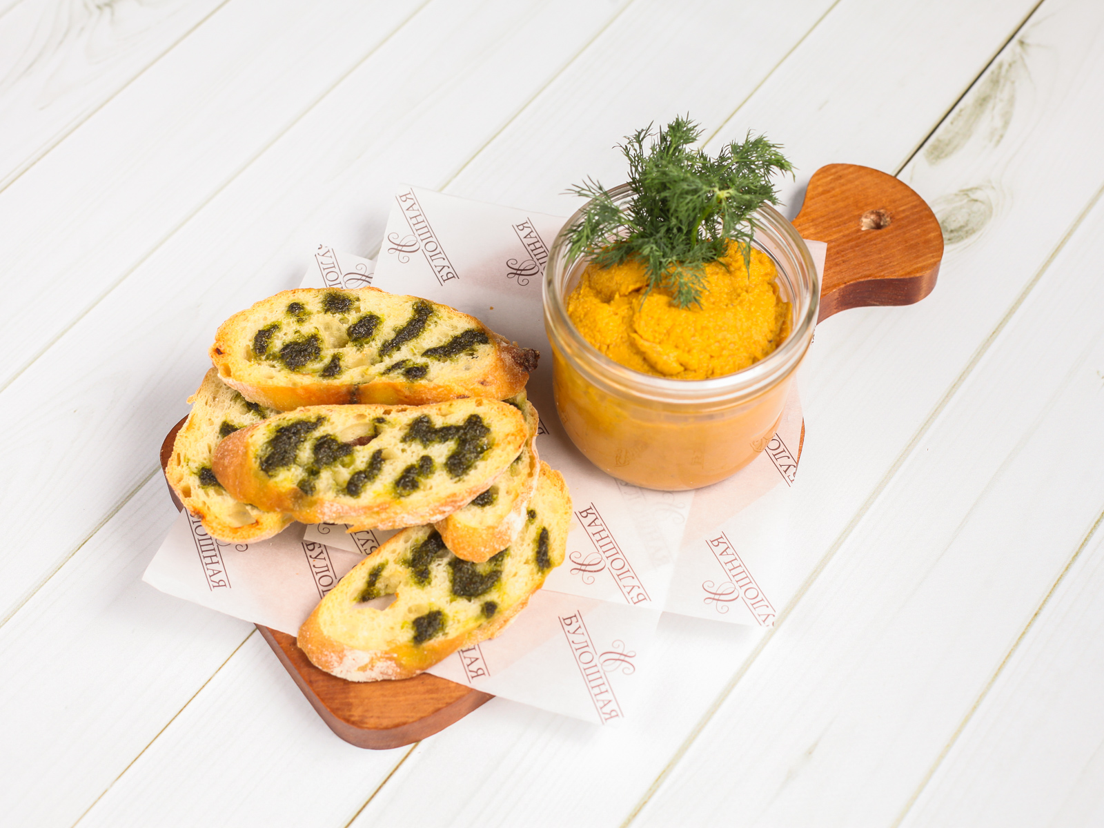 Гренки с паштетом из куриной печени