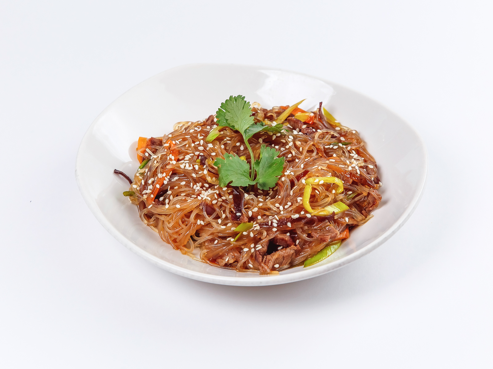 Рисовая лапша с лососем и кальмаром